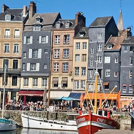 Les Pommiers 住宿加早餐酒店 3*