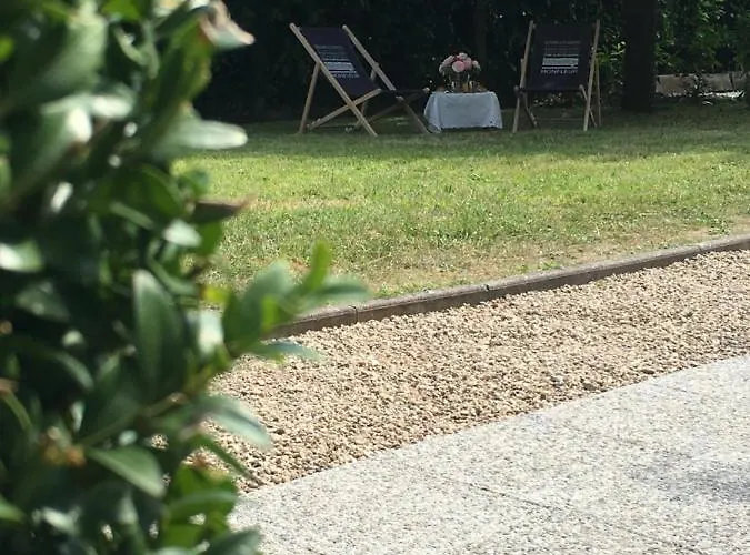 Les Pommiers Bed & Breakfast